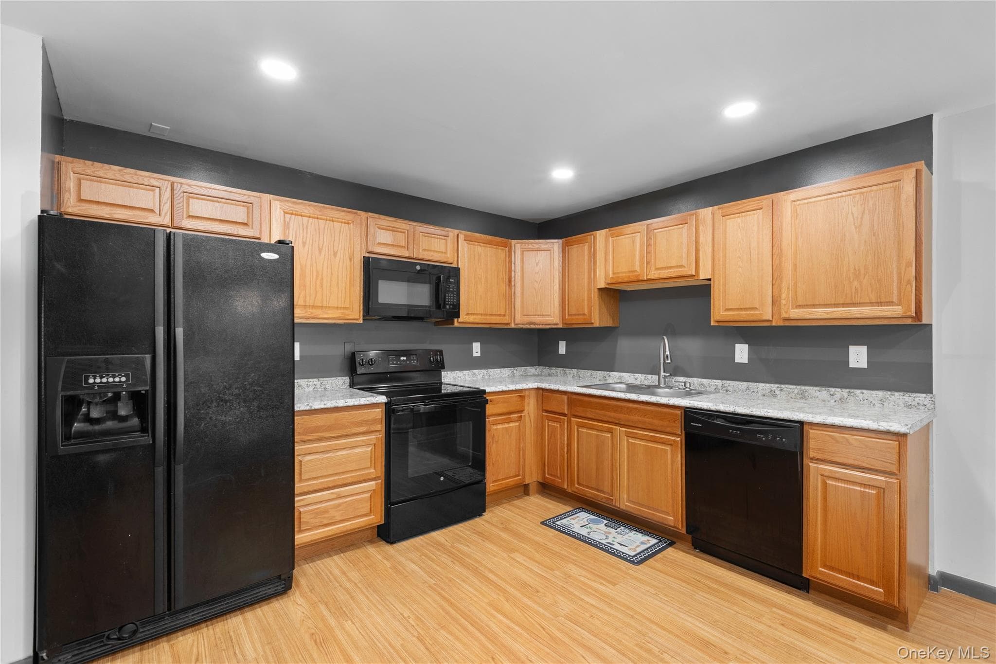 23 Scarborough Lane Unit: A thumbnail 2