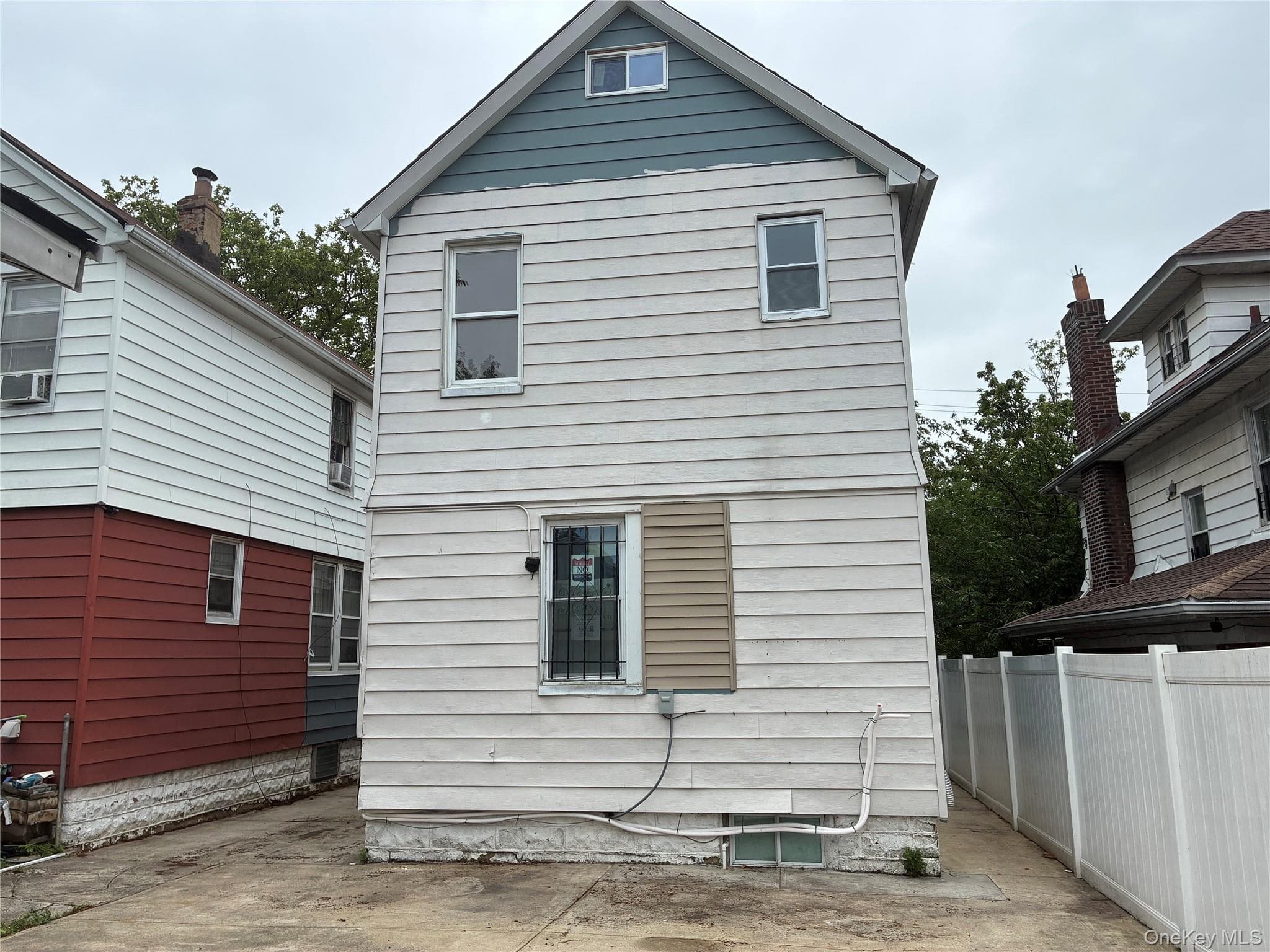 12105 Linden Boulevard thumbnail 3