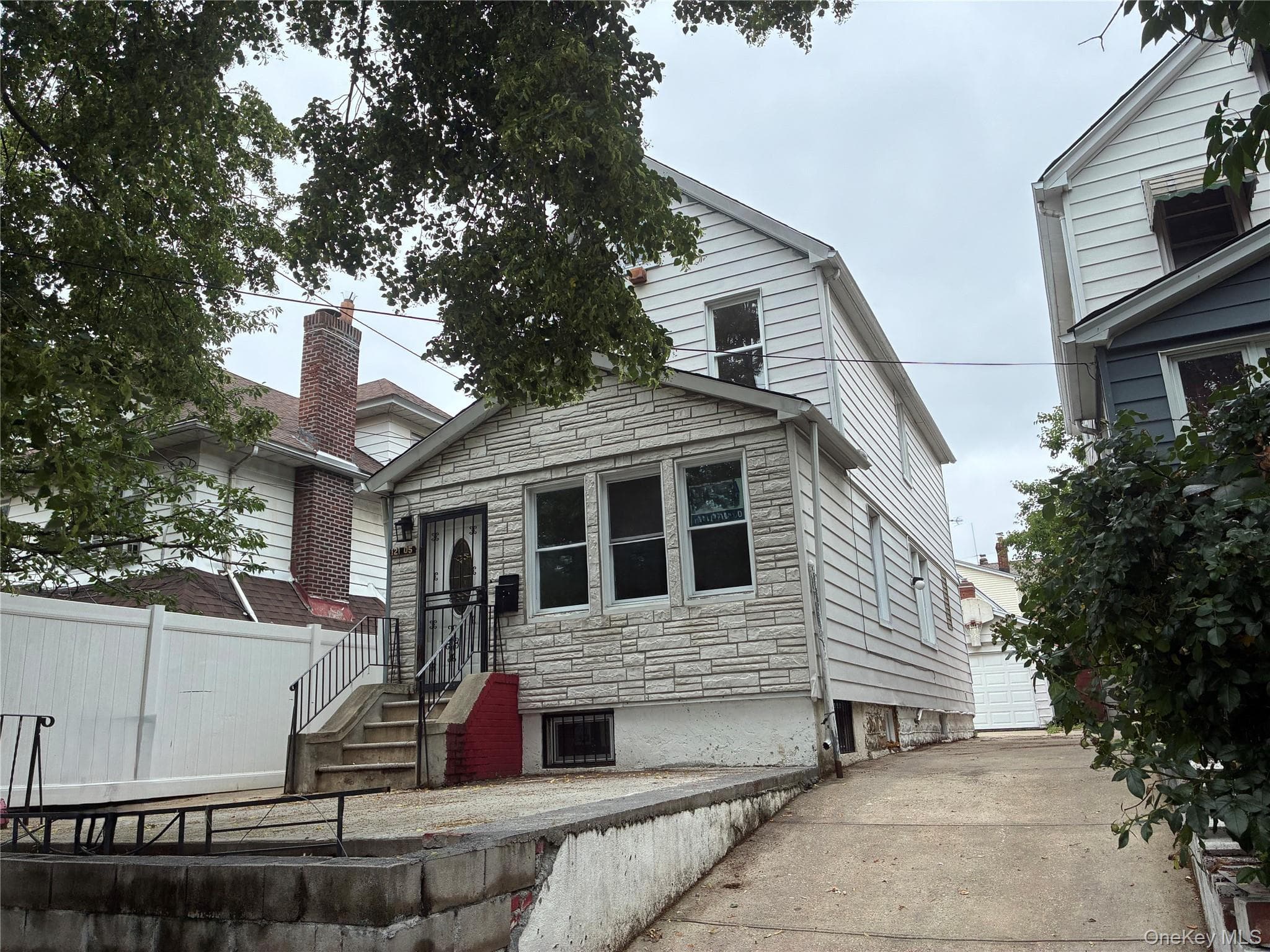 12105 Linden Boulevard thumbnail 2