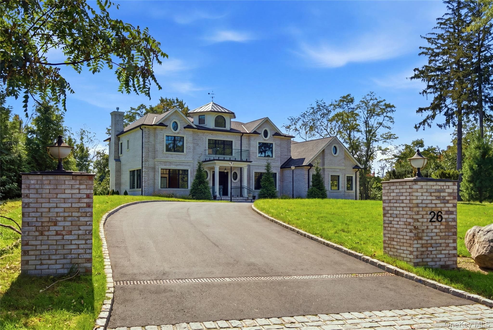 26 Saint Andrews Court, Old Westbury