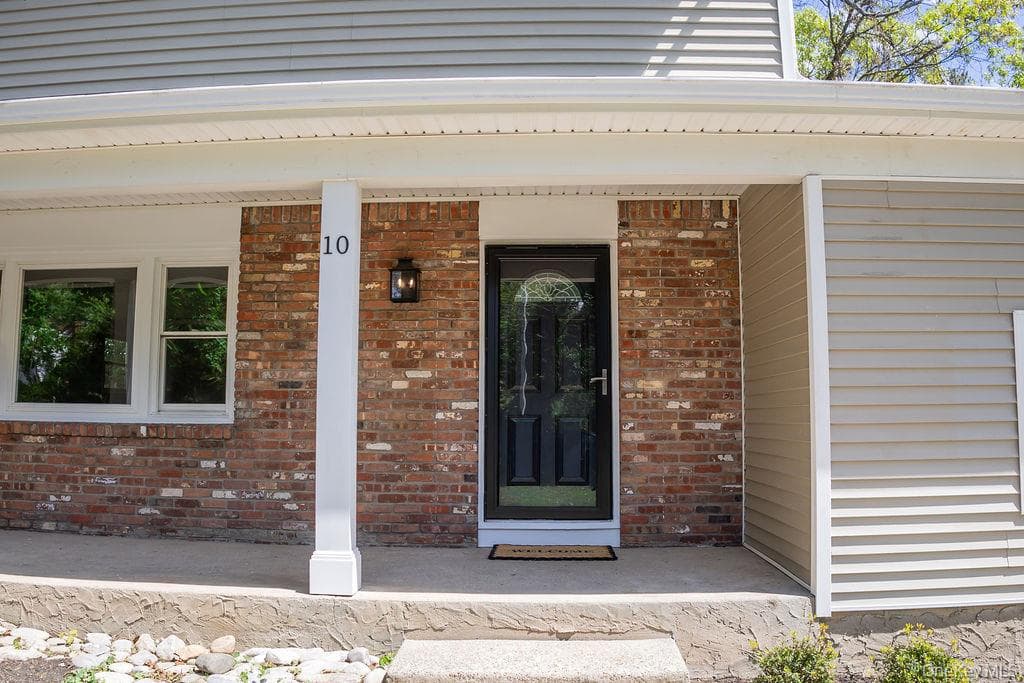 10 Tudor Drive thumbnail 4
