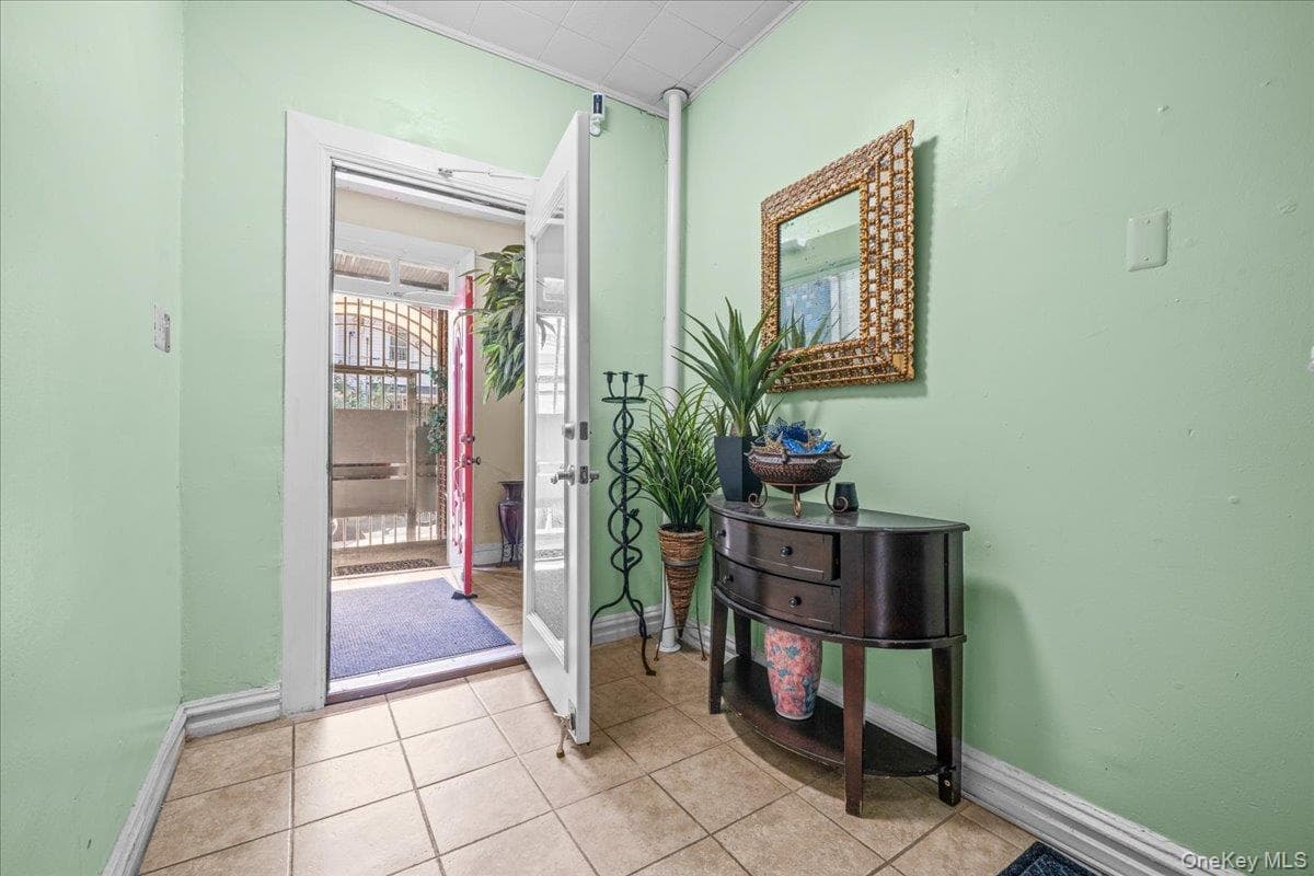 1373 Plimpton Avenue thumbnail 5