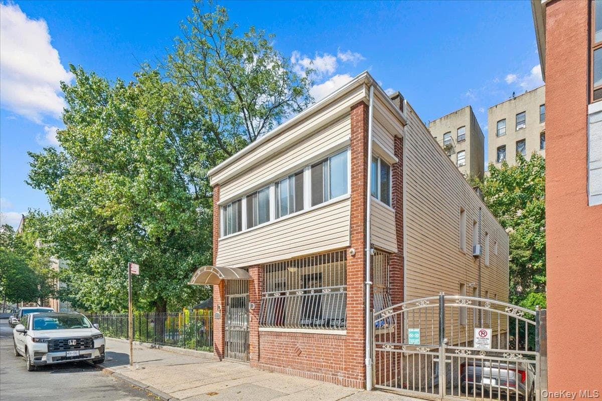 1373 Plimpton Avenue thumbnail 2
