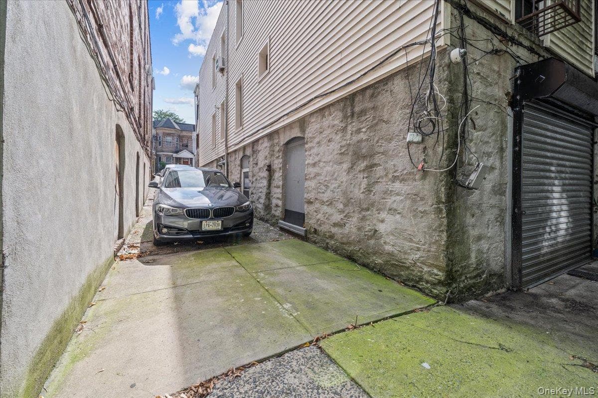 1373 Plimpton Avenue thumbnail 16
