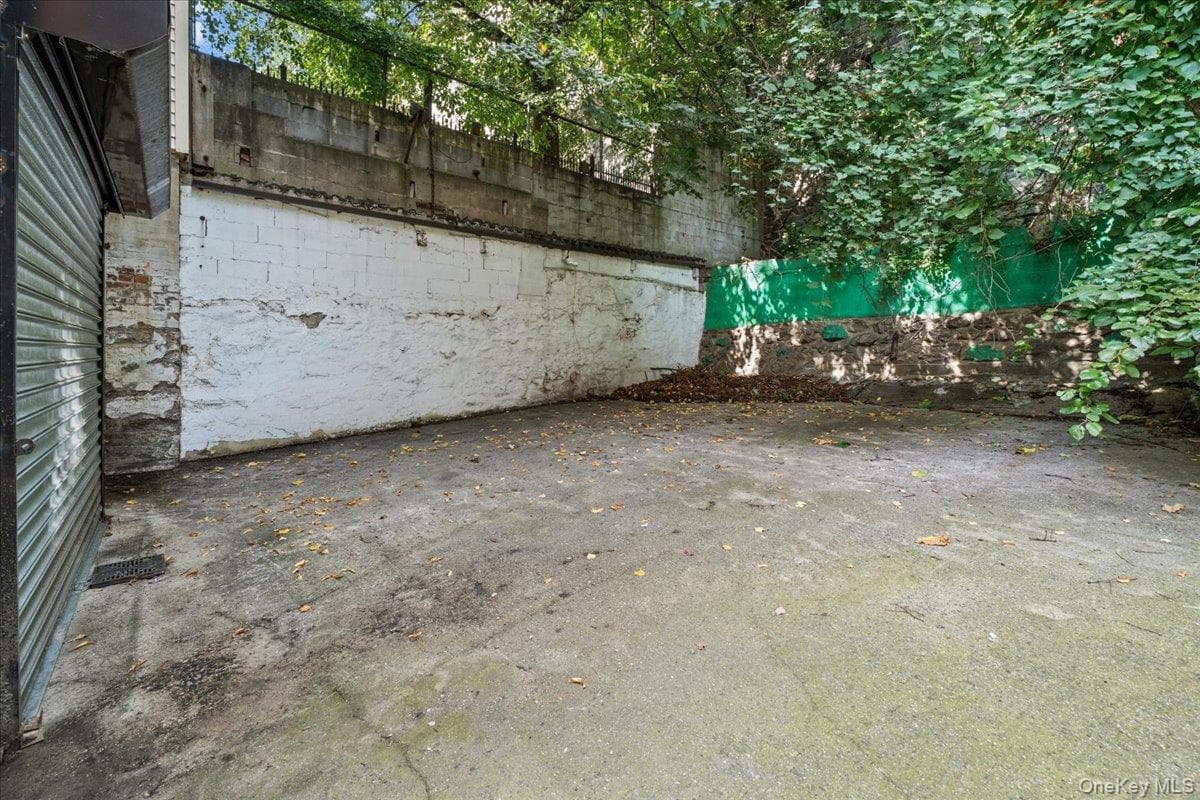 1373 Plimpton Avenue thumbnail 19