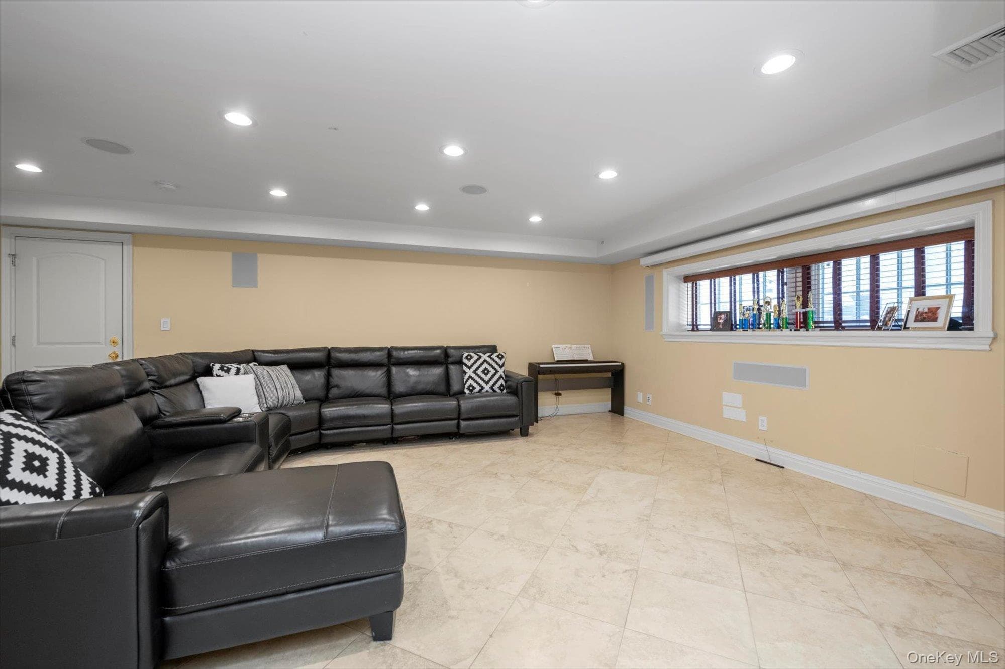 760 Hillcrest Place thumbnail 24