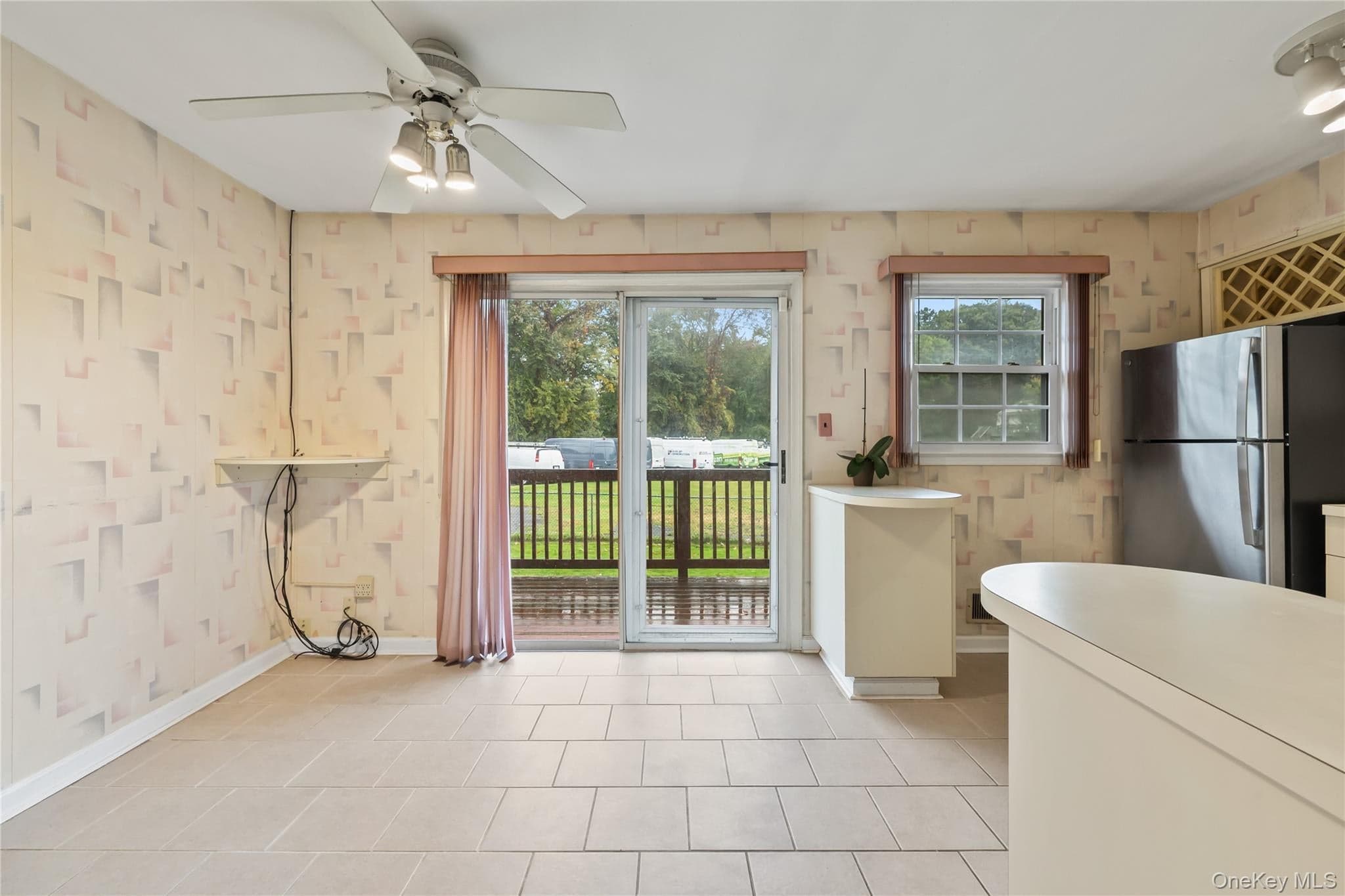 44 Gladys Drive thumbnail 16