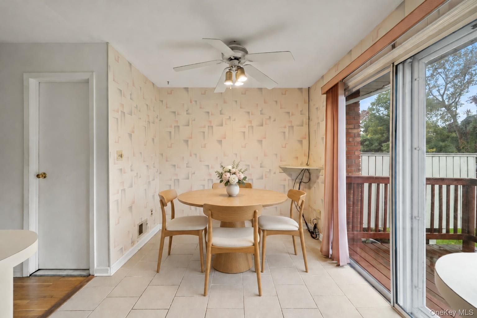 44 Gladys Drive thumbnail 14