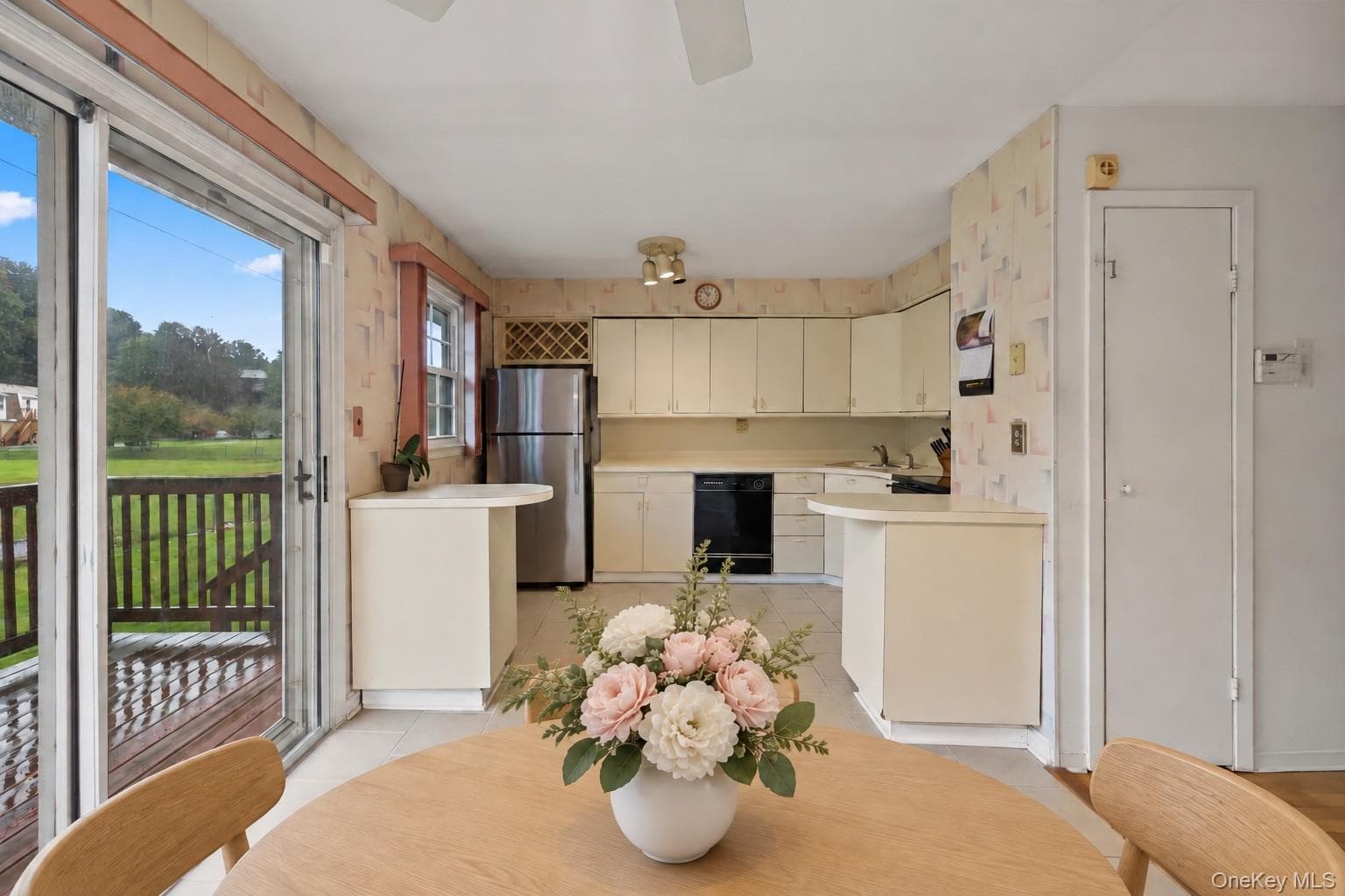 44 Gladys Drive thumbnail 11