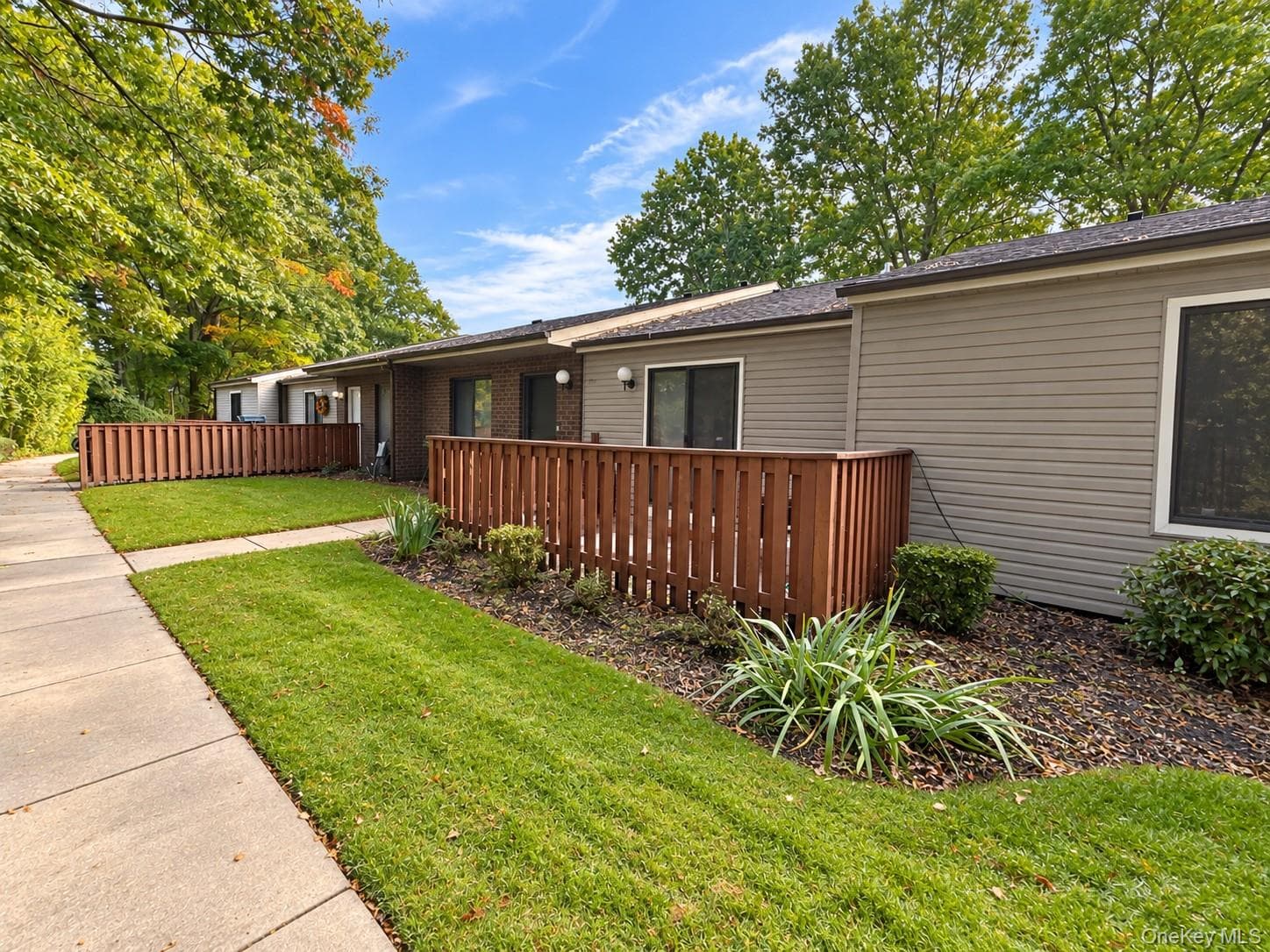 780 Hilltop Court thumbnail 2