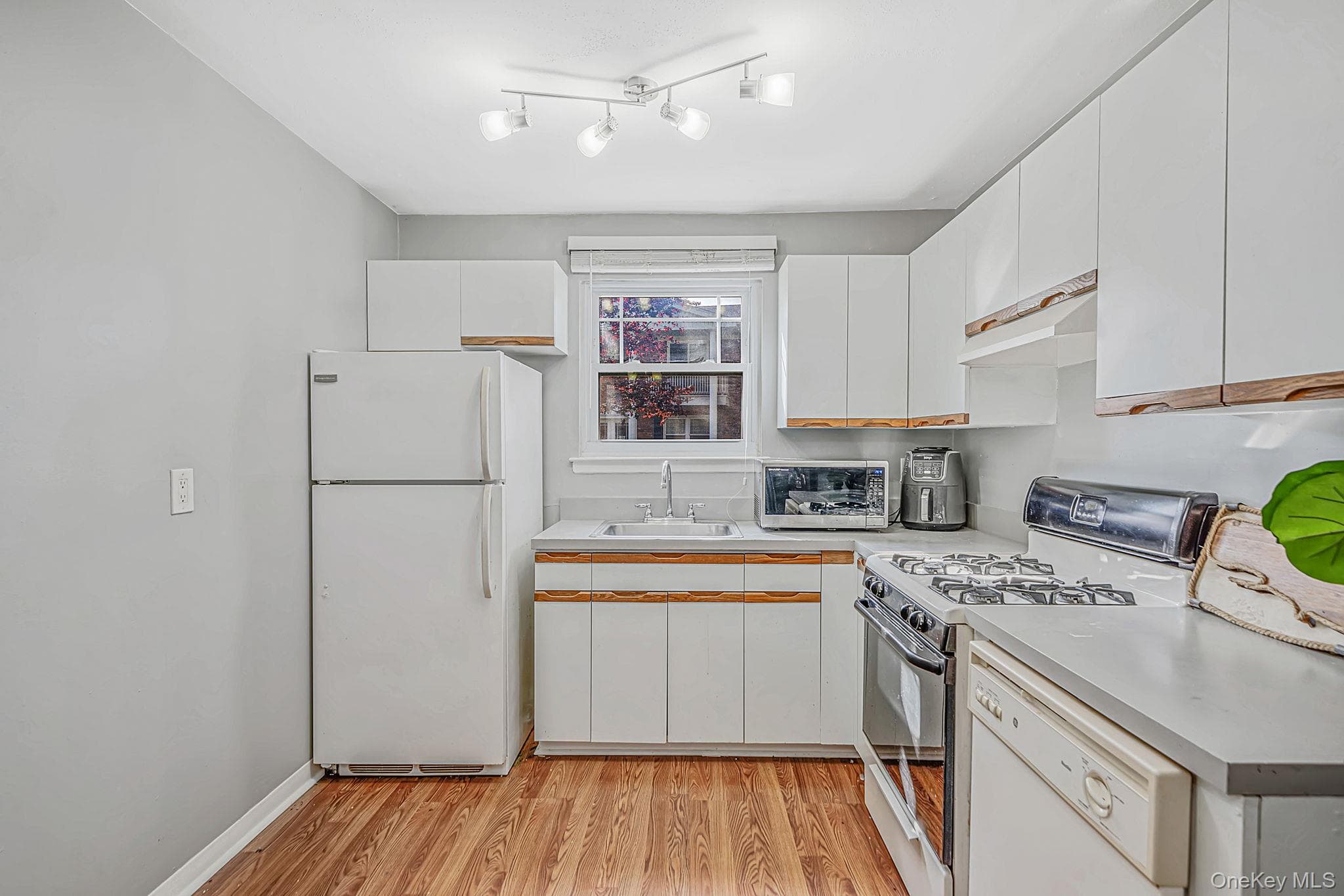219 Fairharbor Drive Unit: 219 thumbnail 17