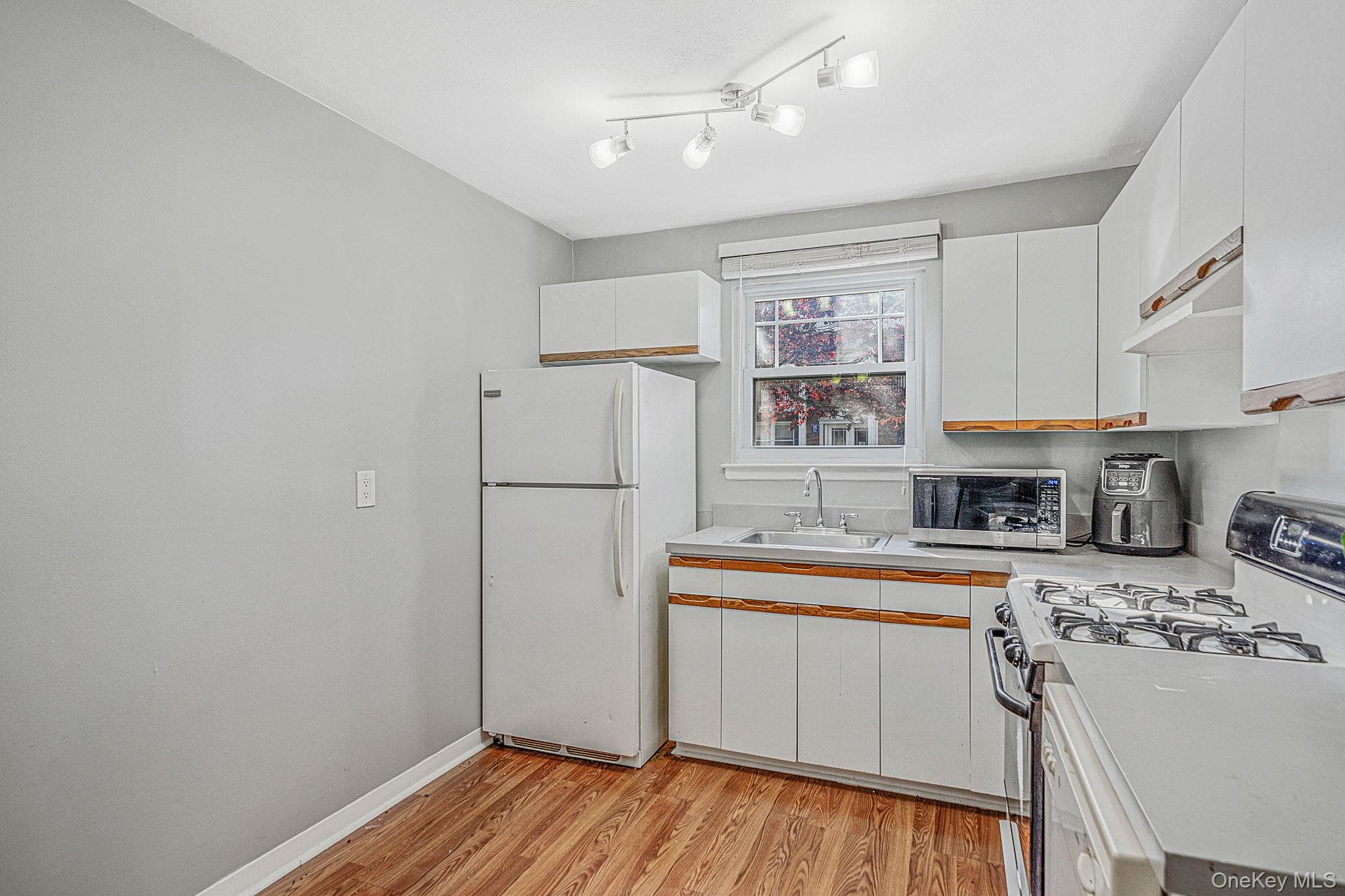 219 Fairharbor Drive Unit: 219 thumbnail 16