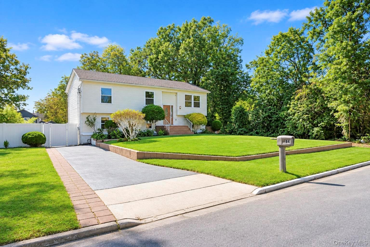 84 Arlington AVE thumbnail 3