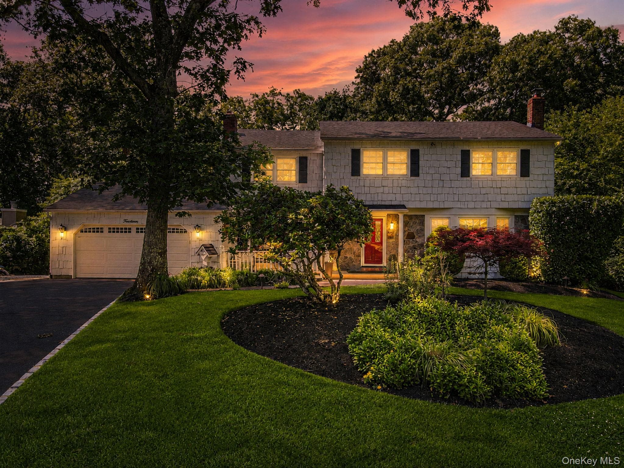 14 Sandpiper Court, Smithtown