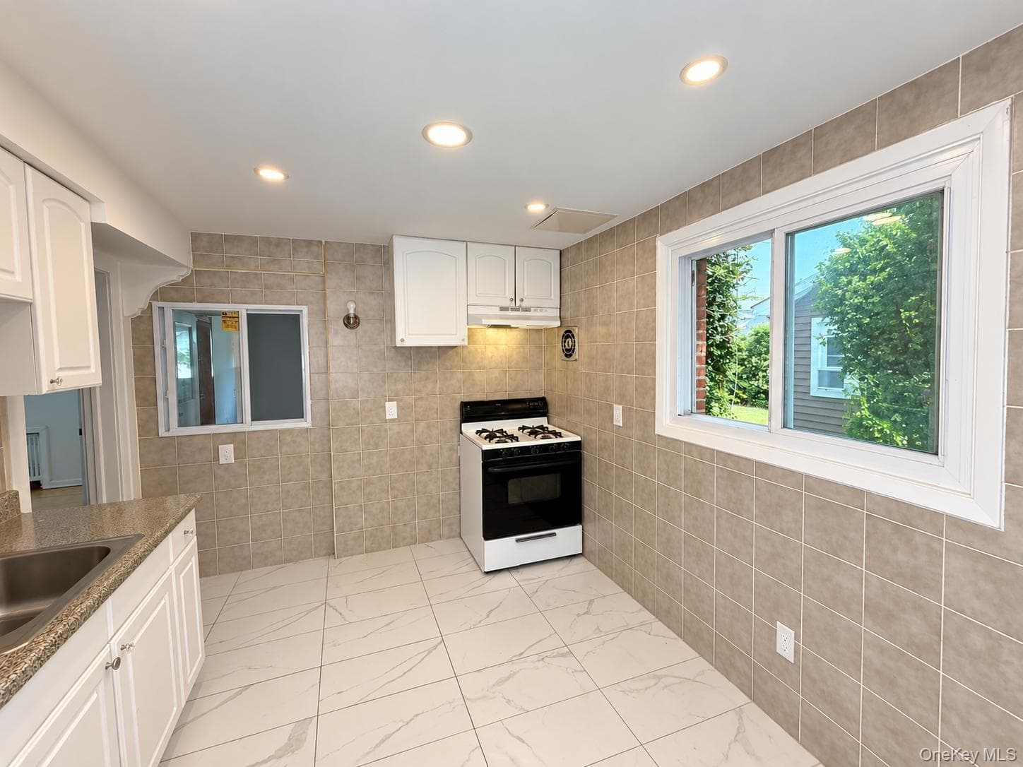 103 E Saint Marks Place thumbnail 10