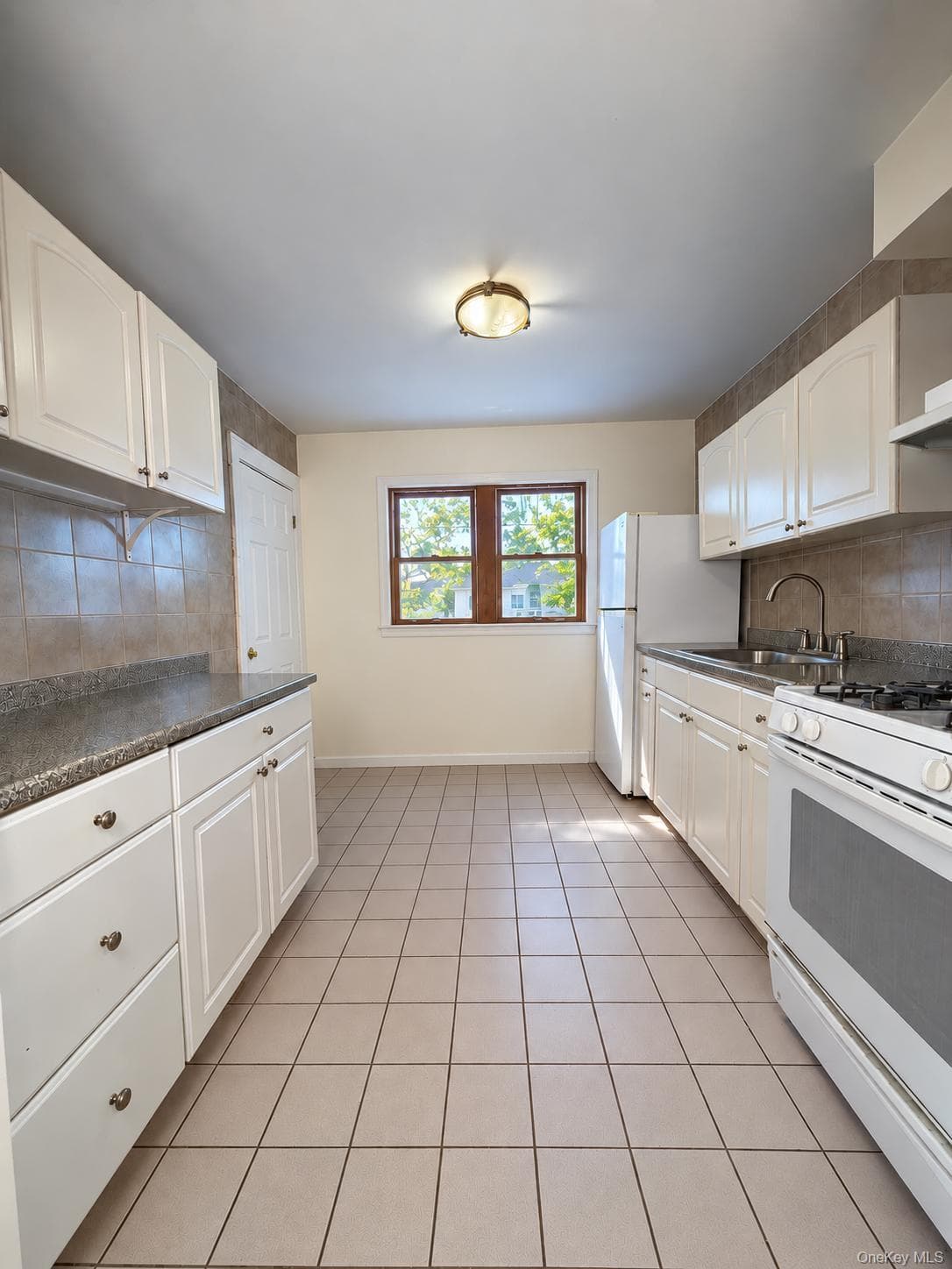 103 E Saint Marks Place thumbnail 14