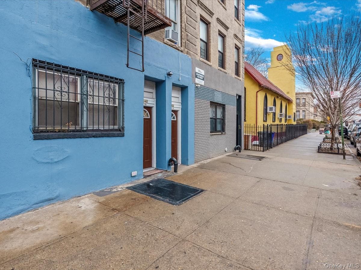 562 Rogers Avenue thumbnail 2