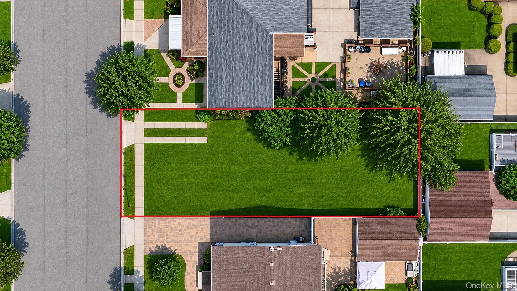 248a Mckinley Parkway, Mineola