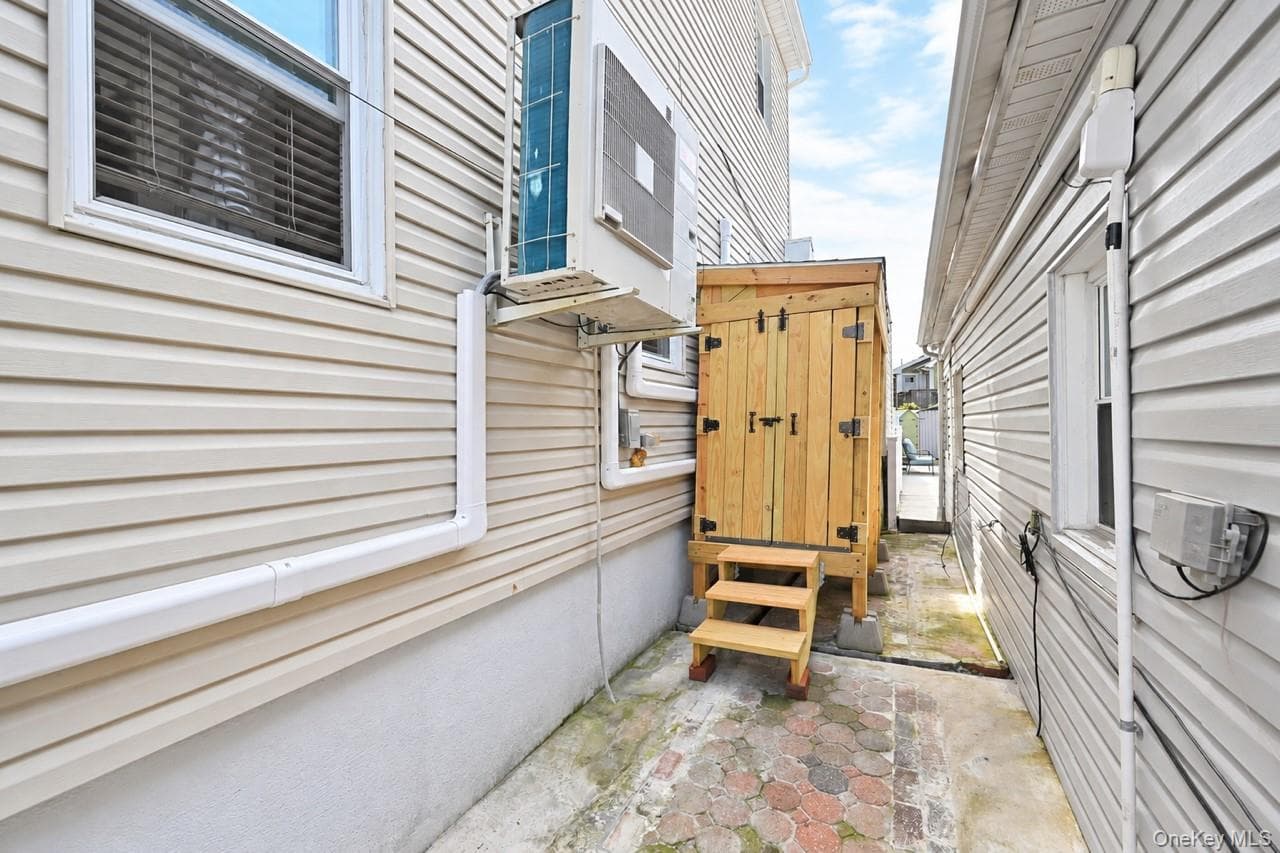 108 E 6th Road thumbnail 19