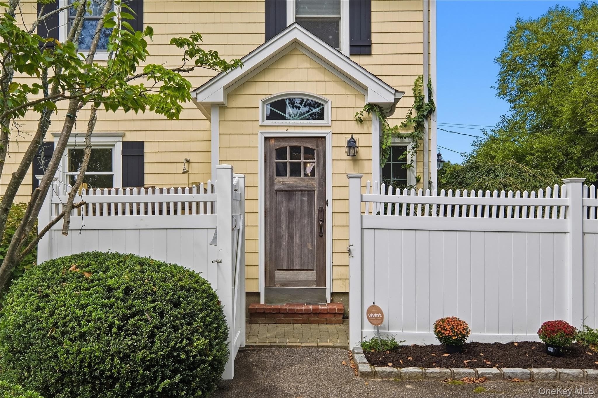 52 Bayway Avenue photo 1