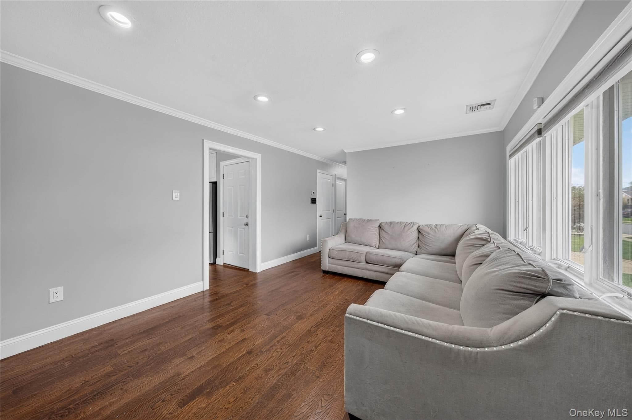 33 Hubbard Avenue thumbnail 3