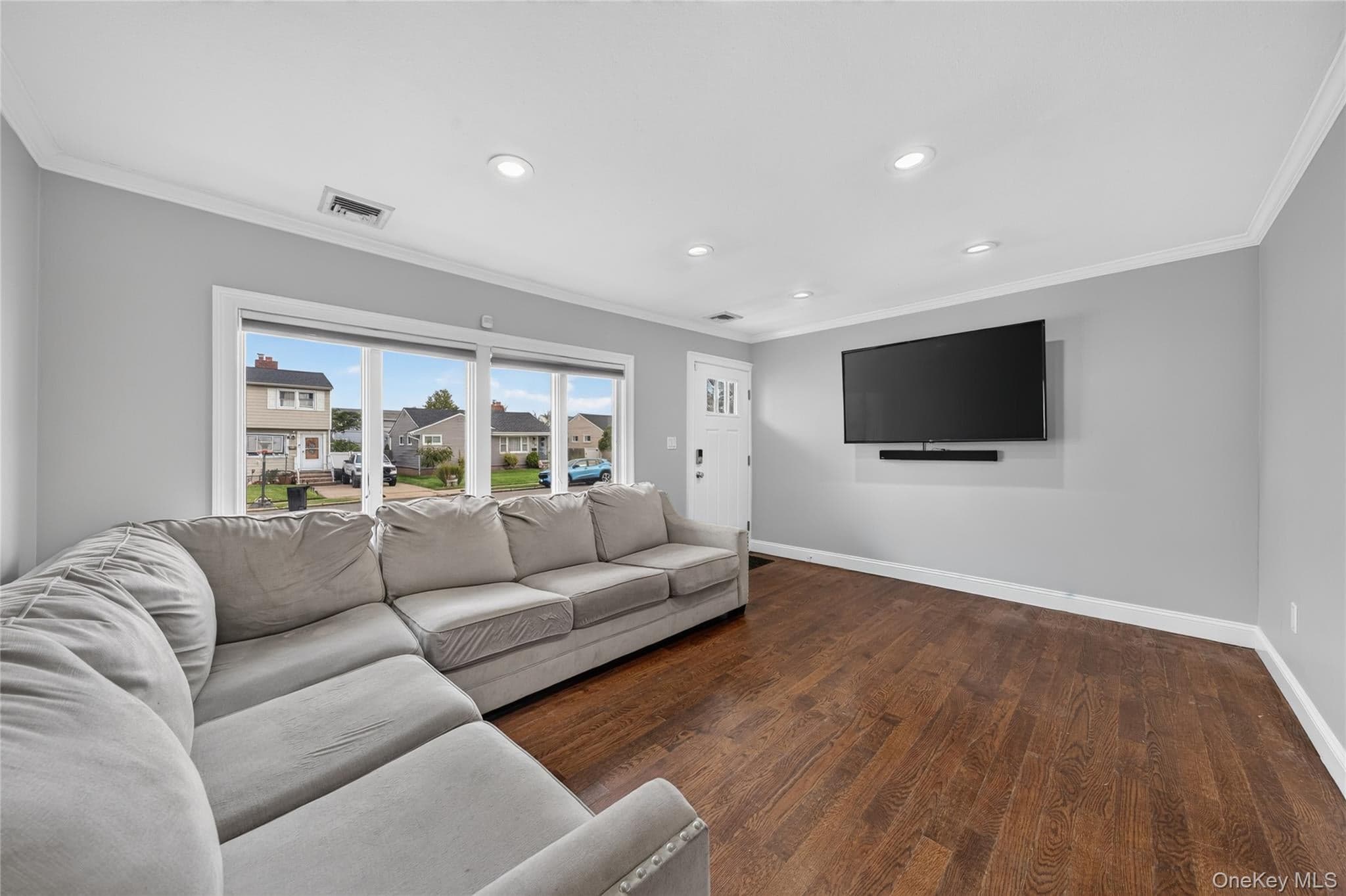 33 Hubbard Avenue thumbnail 2