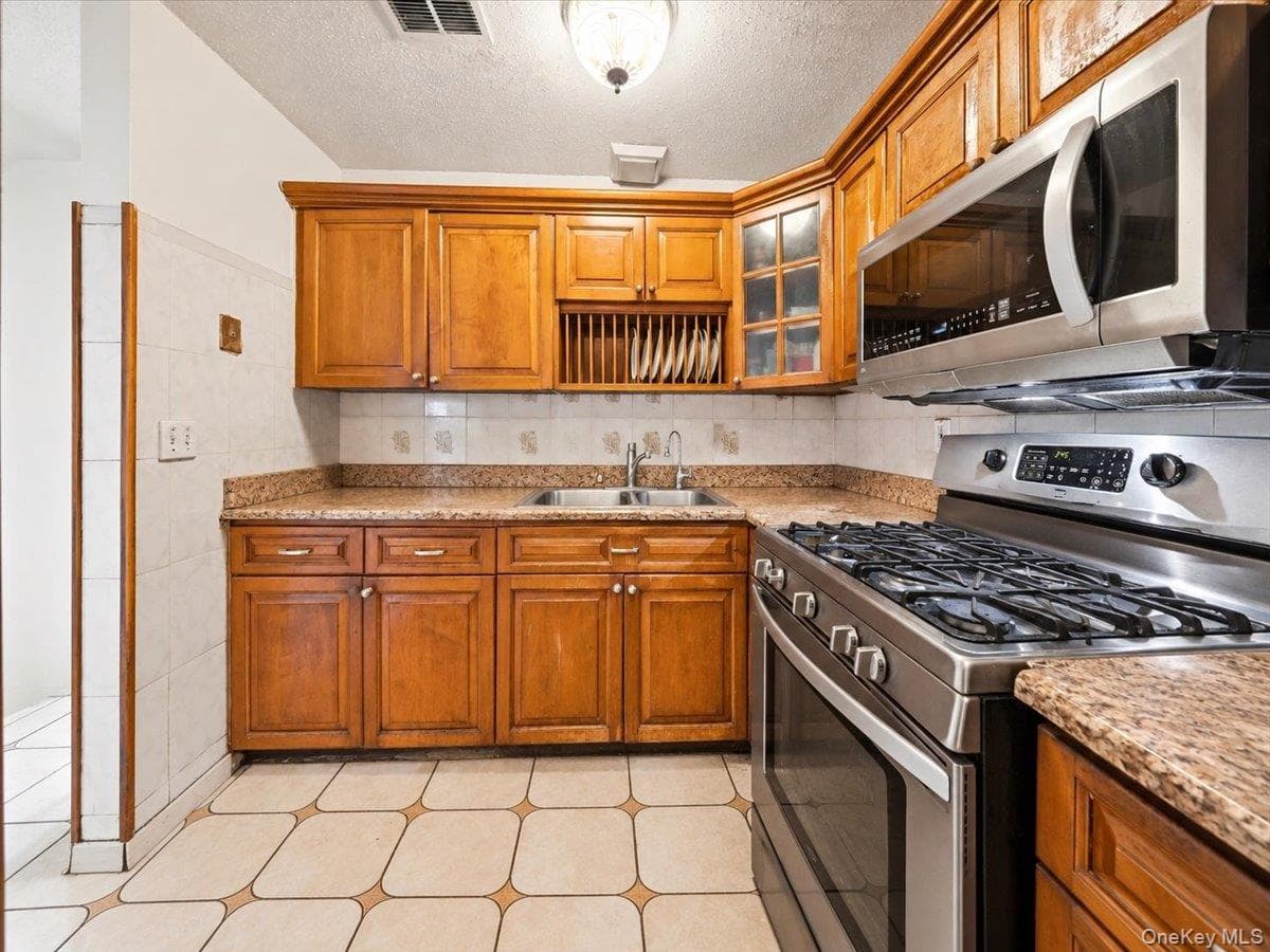 410 E 155th Street thumbnail 7