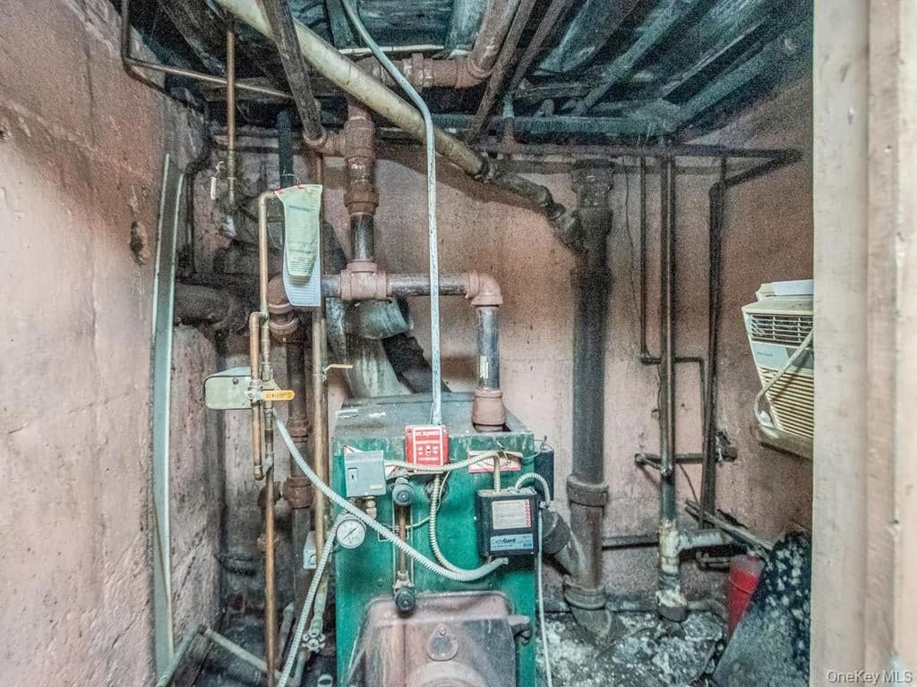 865 E 215th Street thumbnail 23