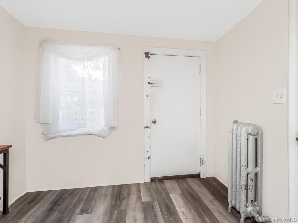 865 E 215th Street thumbnail 8