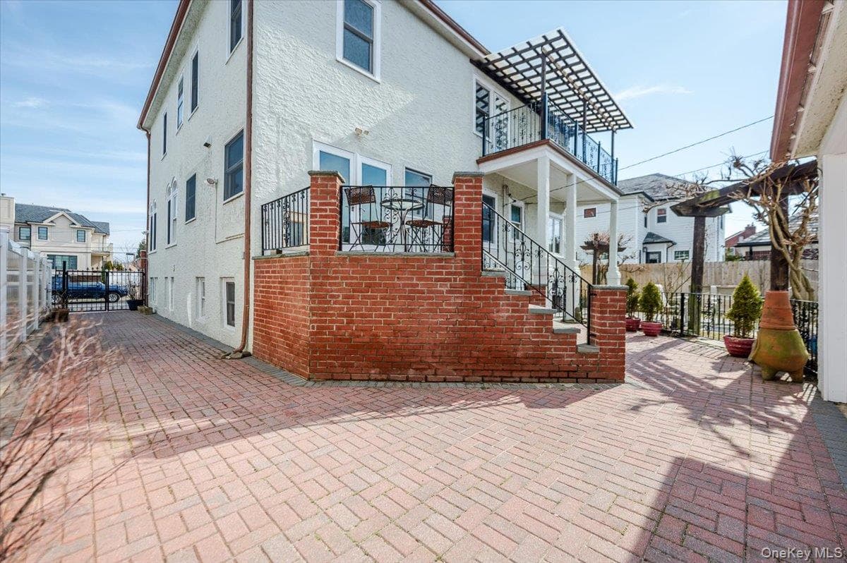 211 Laurelton Boulevard thumbnail 42