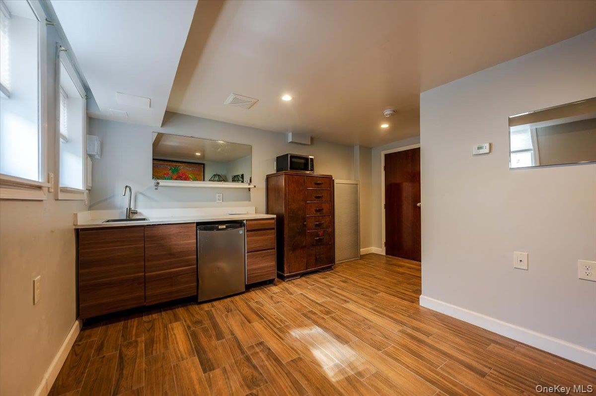 211 Laurelton Boulevard thumbnail 35