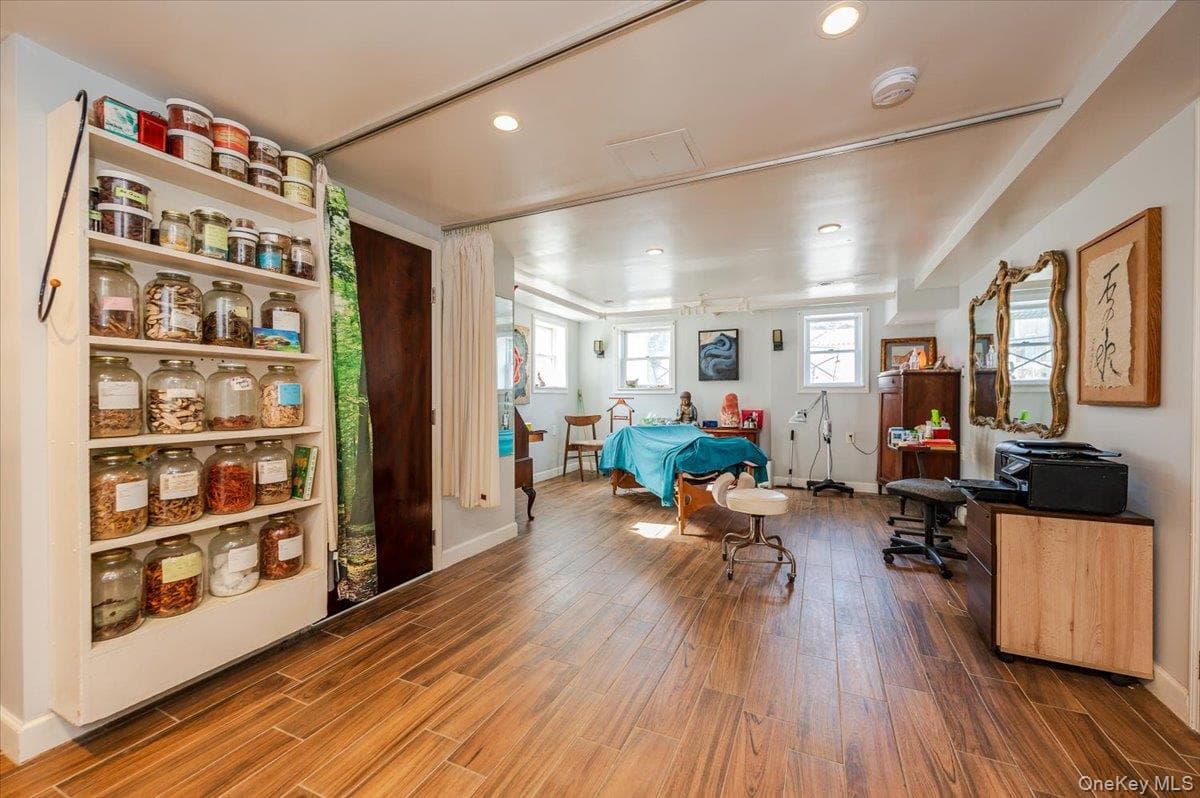211 Laurelton Boulevard thumbnail 37