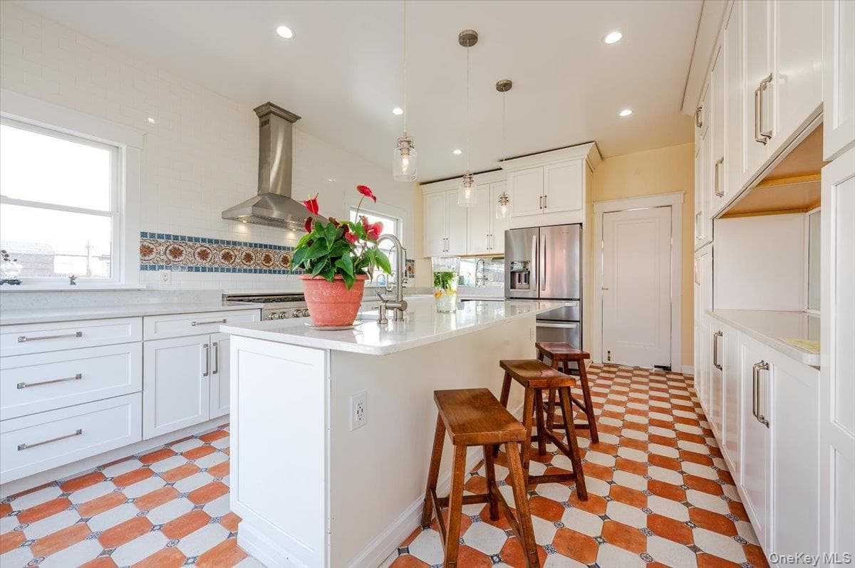 211 Laurelton Boulevard thumbnail 12