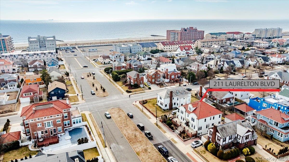 211 Laurelton Boulevard thumbnail 3