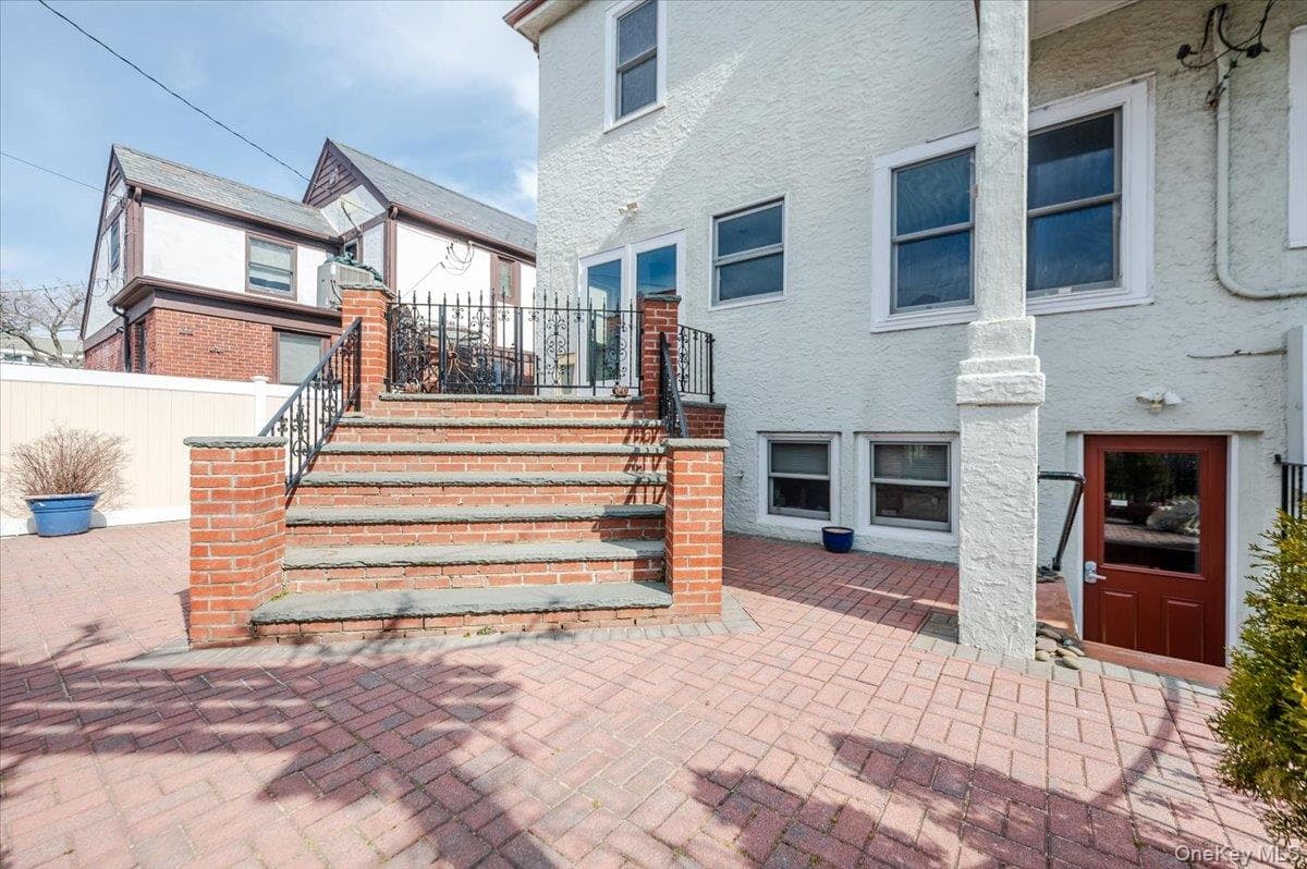 211 Laurelton Boulevard thumbnail 44