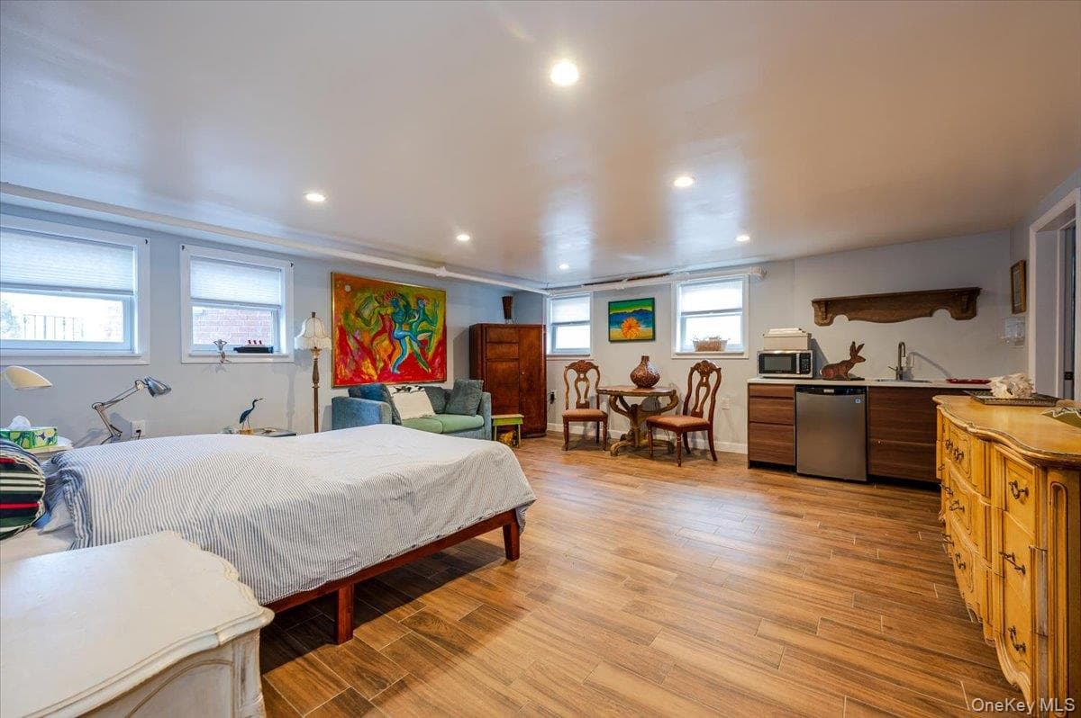 211 Laurelton Boulevard thumbnail 36