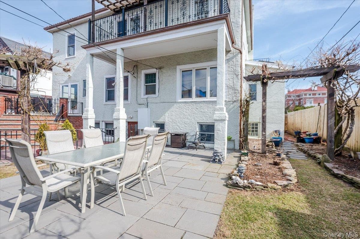 211 Laurelton Boulevard thumbnail 46