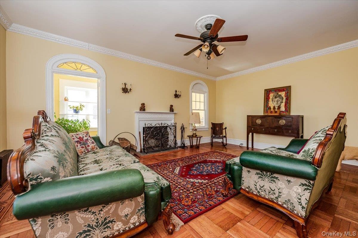 211 Laurelton Boulevard thumbnail 7