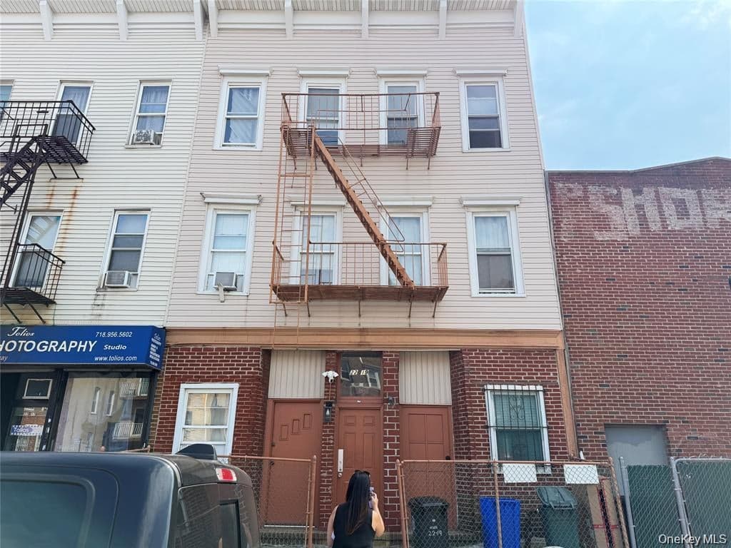 22-19 Steinway Street thumbnail 2