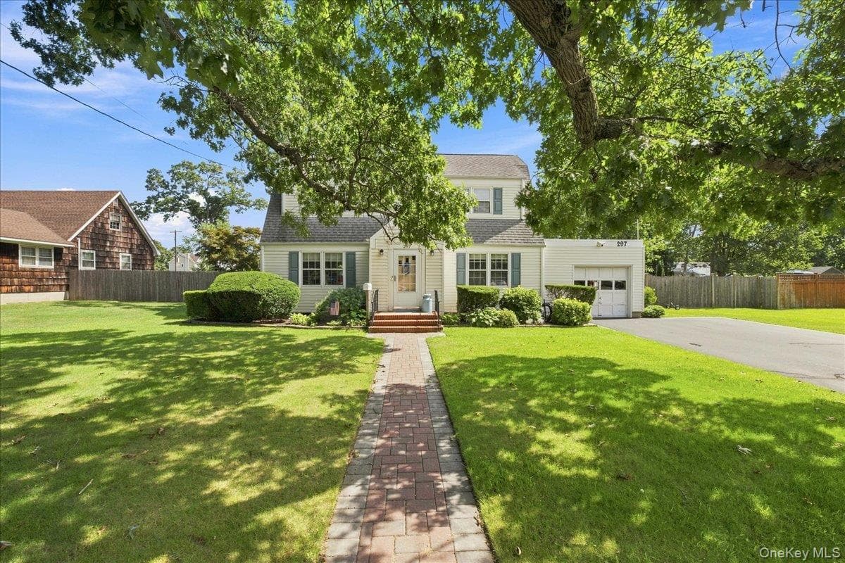 297 Maple Avenue, Patchogue