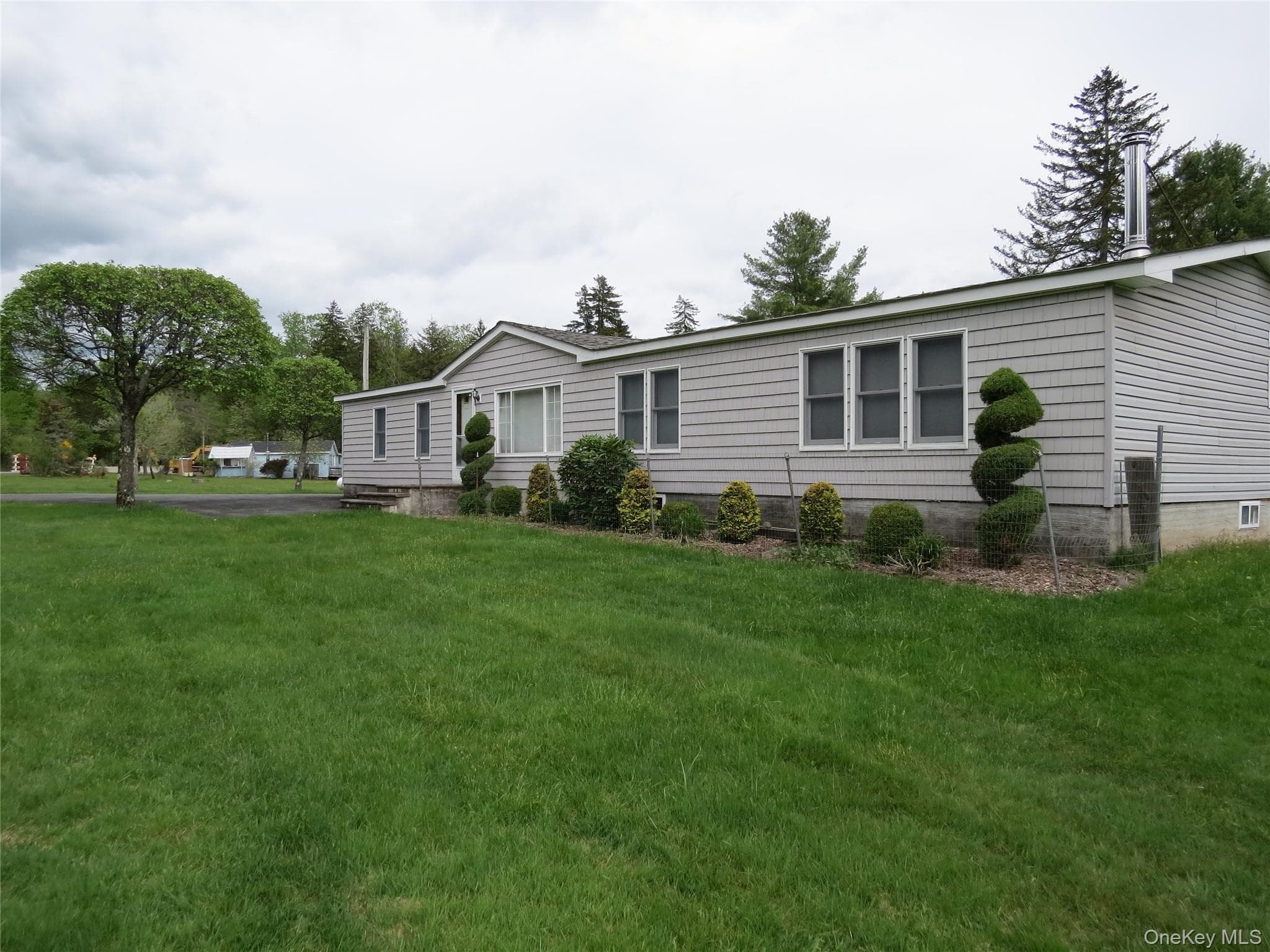 698 Cooley Road photo 1