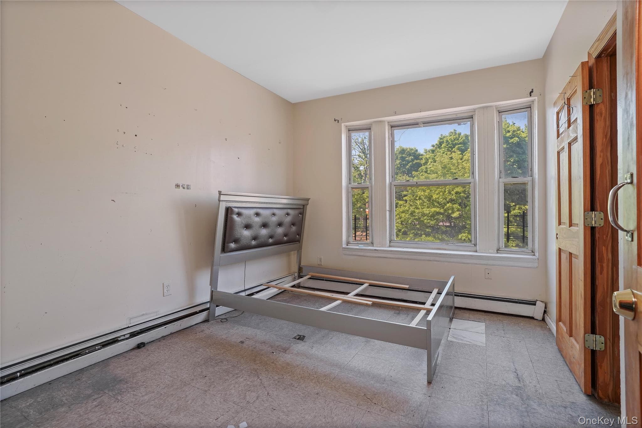 309 Bedford Park Boulevard thumbnail 19