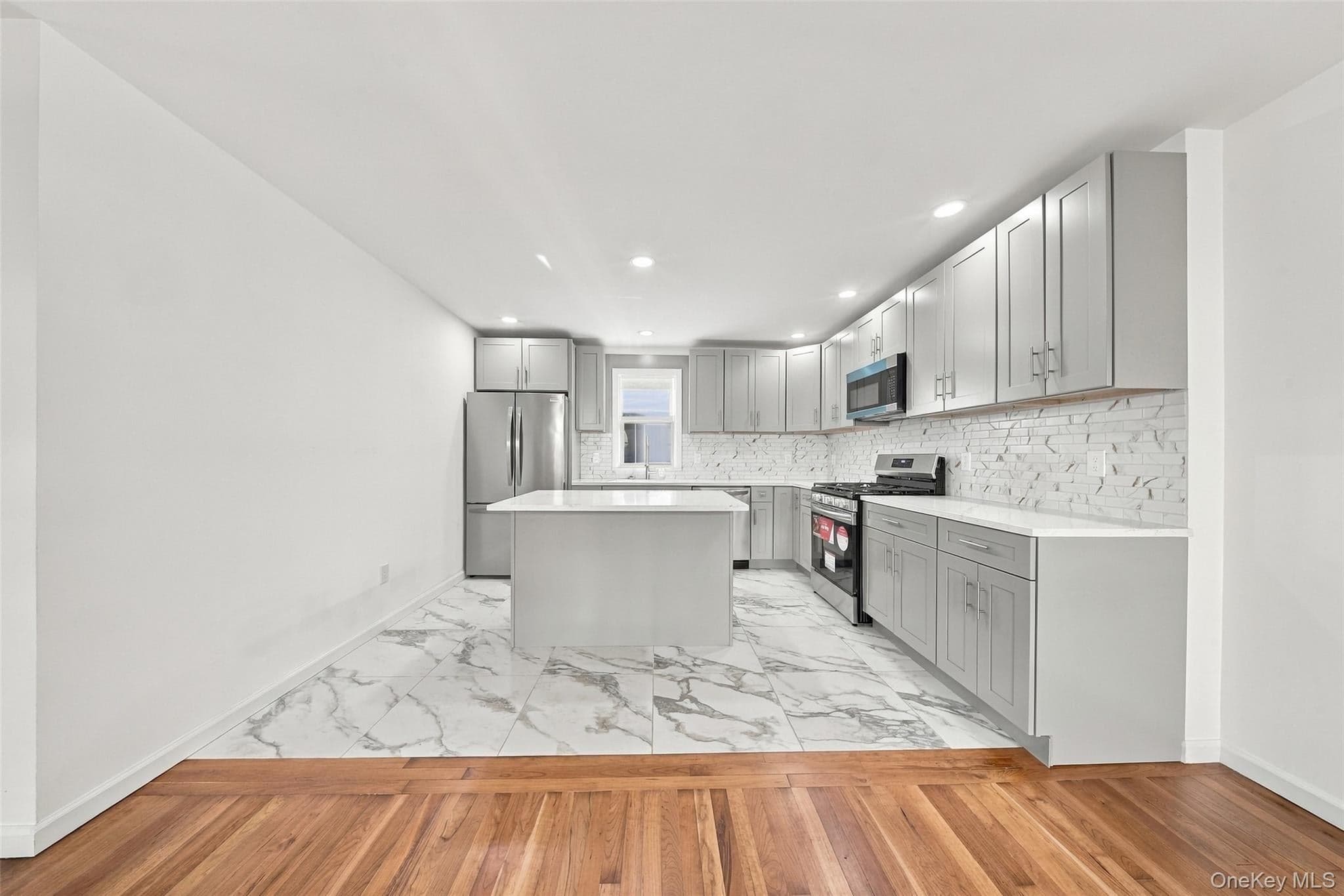 210 W Main Street thumbnail 16