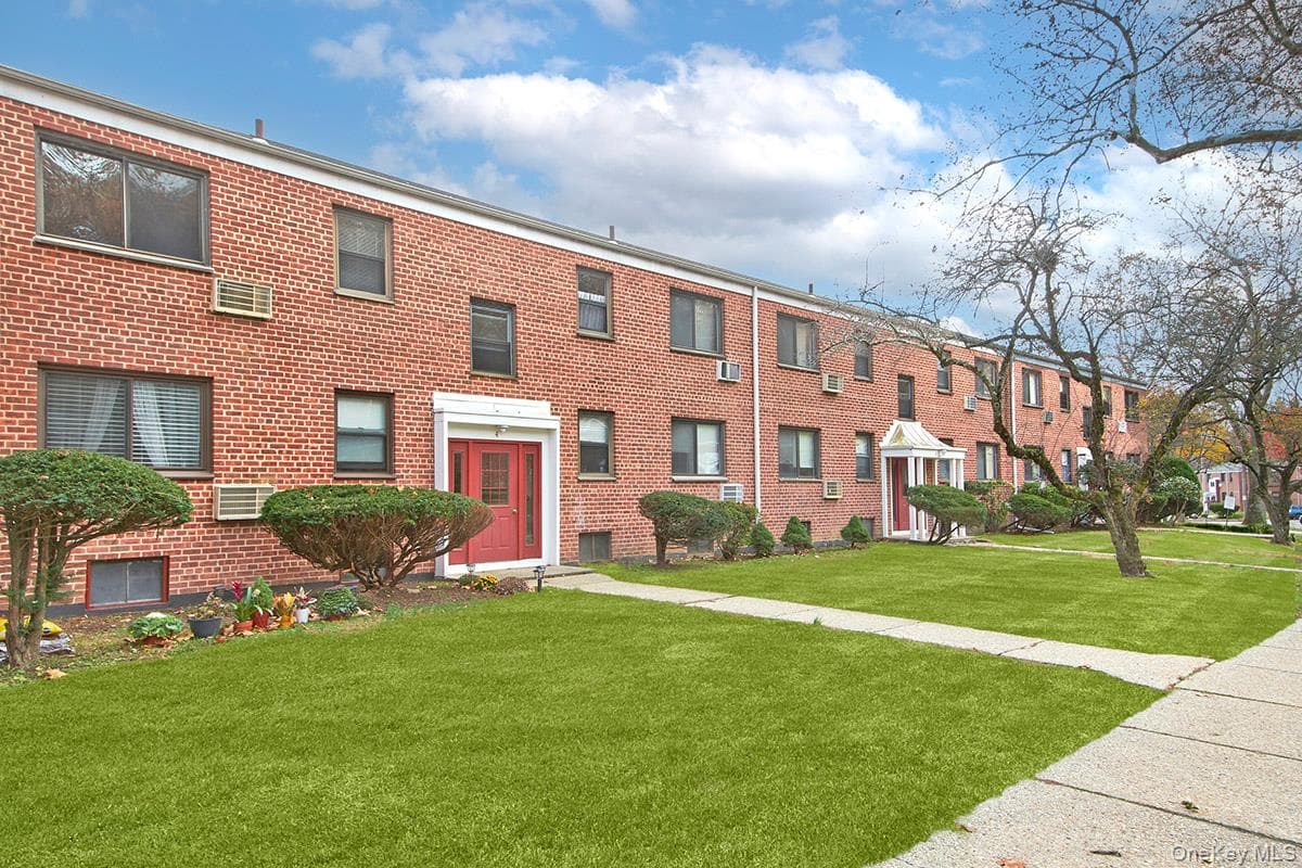 4 Lawrence Drive Unit: C, White Plains