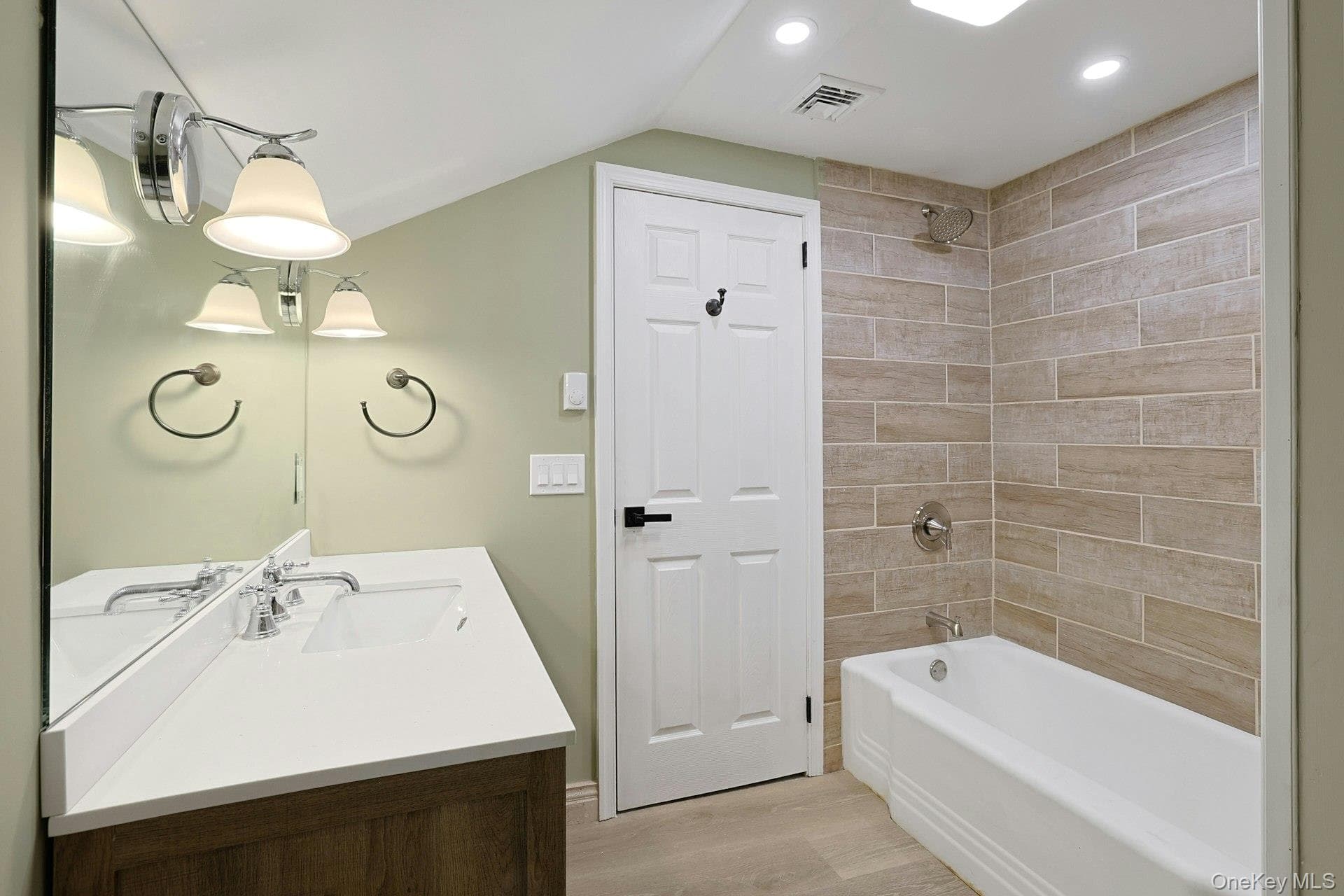 556 Babbling Brook Lane thumbnail 33