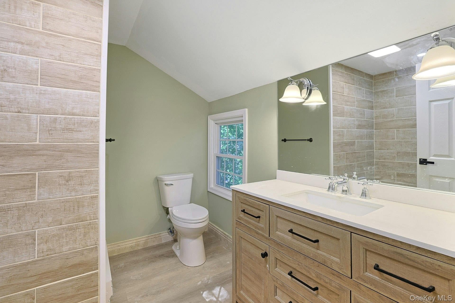 556 Babbling Brook Lane thumbnail 32