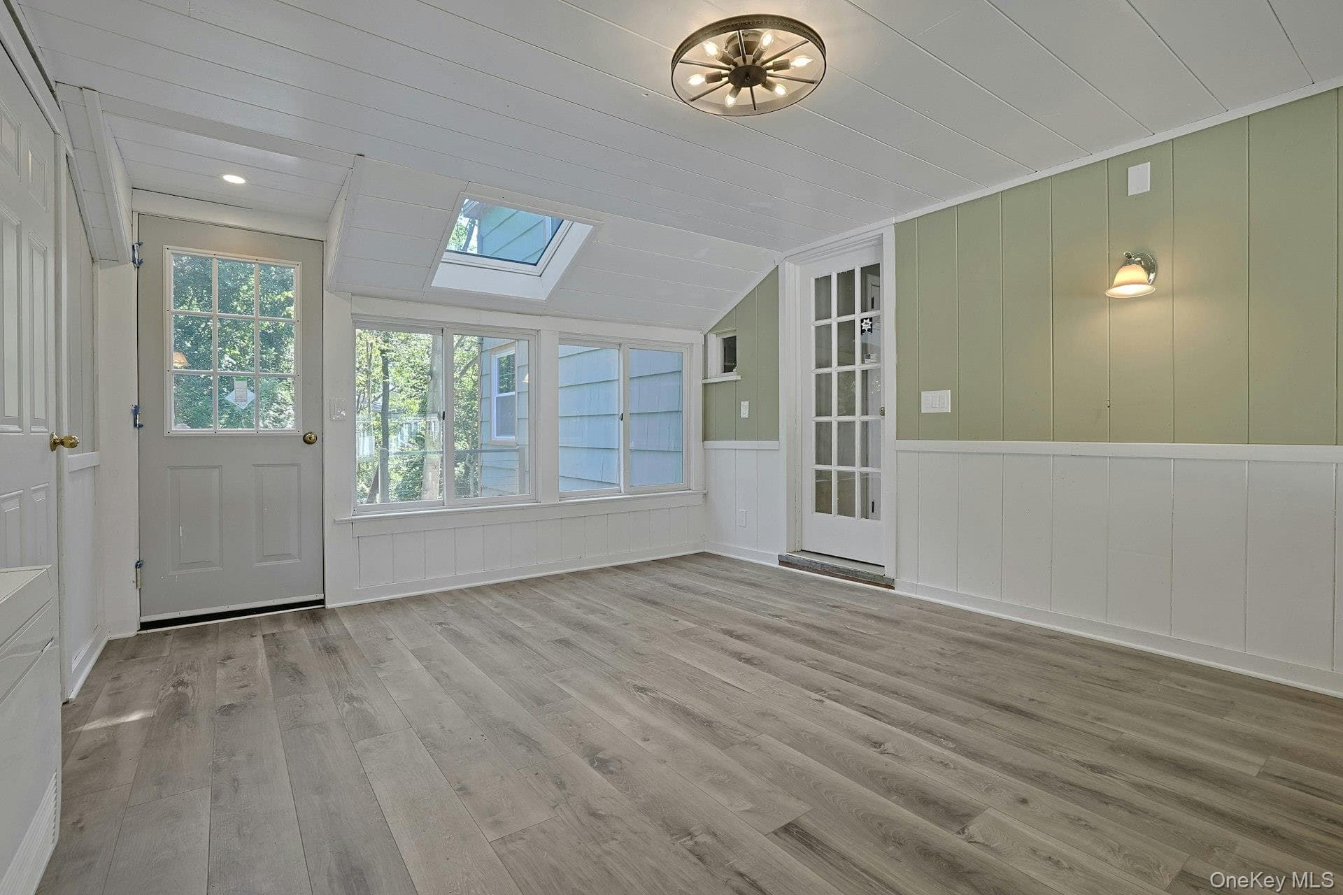 556 Babbling Brook Lane thumbnail 18