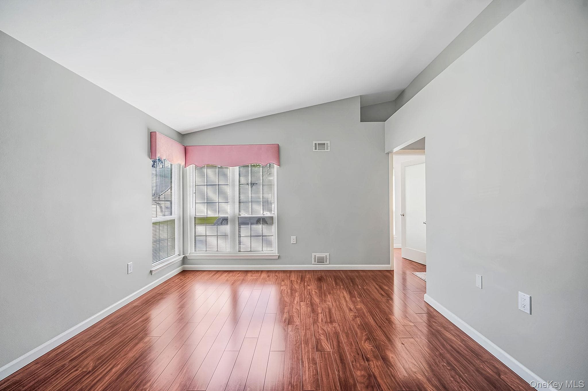 20 Wainscott Court thumbnail 18