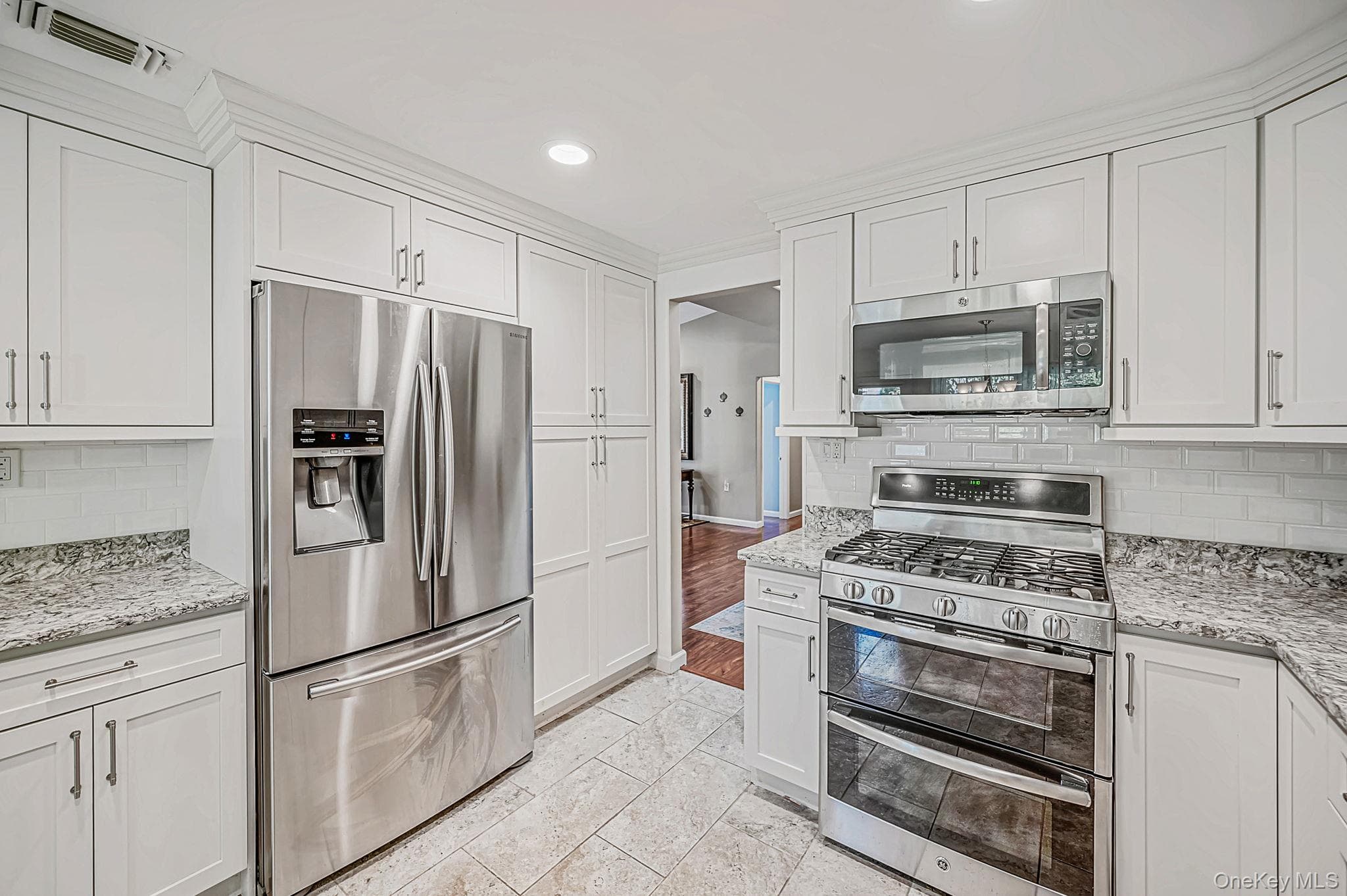 20 Wainscott Court thumbnail 9