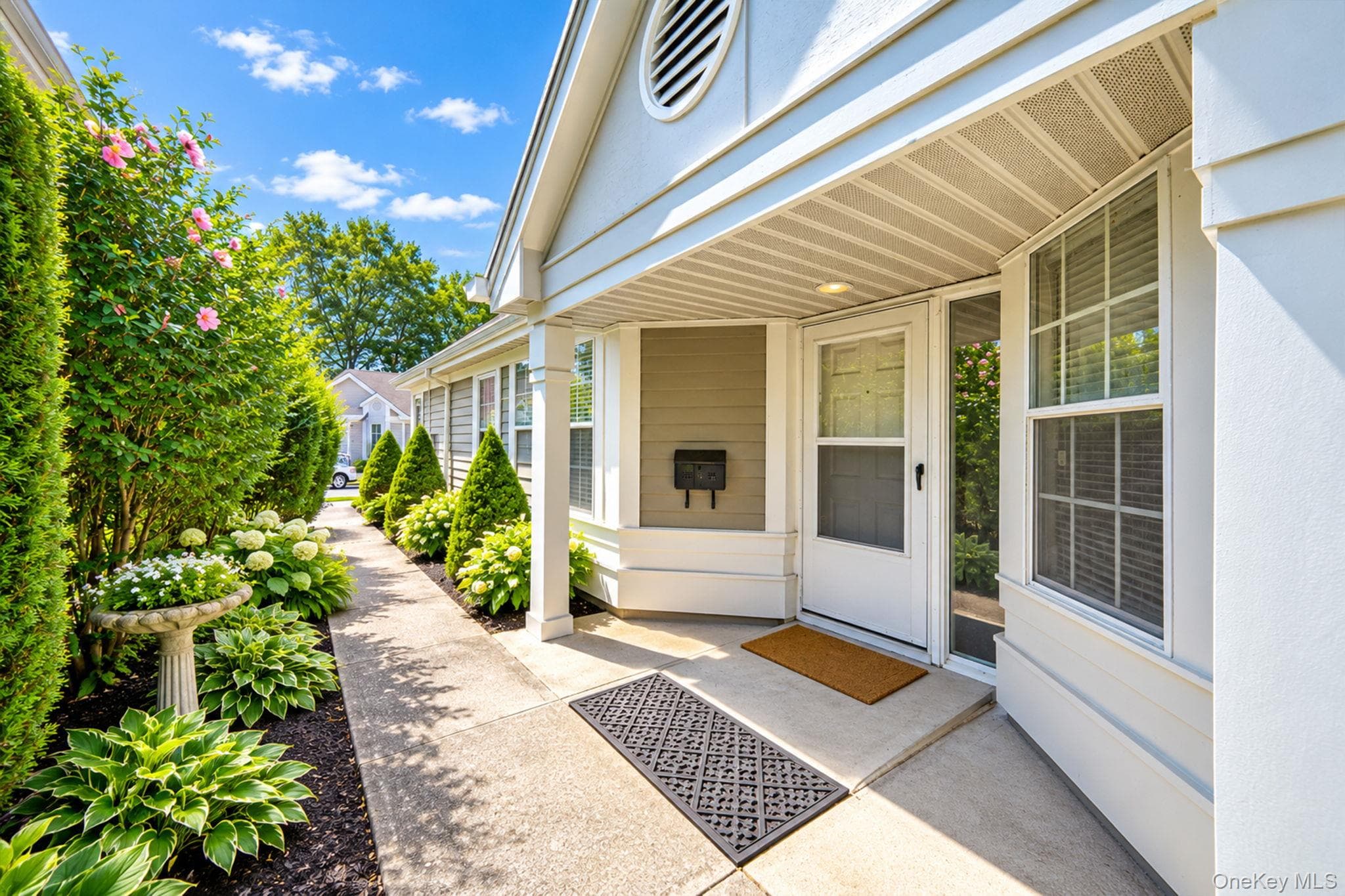 20 Wainscott Court thumbnail 2